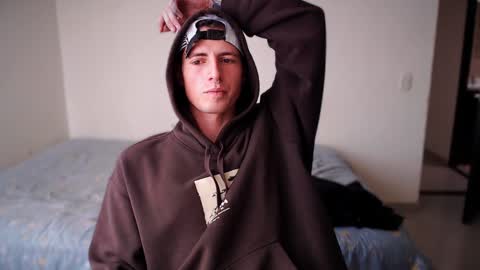 Snapshot of jamesss____ chatting on January 2025 06:31:01 PM jamesss____ online show from January 2025 06:31:01 PM
