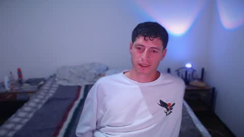 Snapshot of jamesss____ chatting on February 2025 02:44:02 AM jamesss____ online show from February 2025 02:44:02 AM