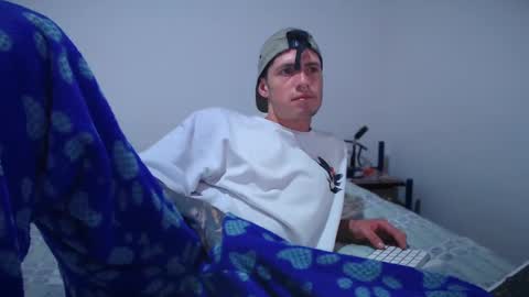 Snapshot of jamesss____ chatting on February 2025 04:01:01 AM jamesss____ online show from February 2025 04:01:01 AM