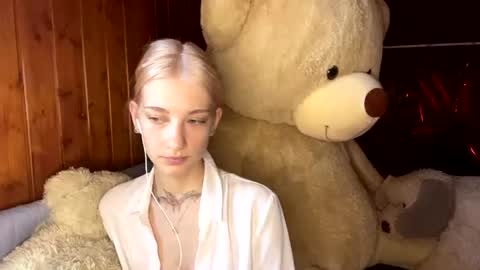 Snapshot of janicesivertsen chatting on June 2026 08:09:02 AM Elsa online show from June 2026 08:09:02 AM