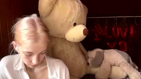 Snapshot of janicesivertsen chatting on June 2026 10:15:01 AM Elsa online show from June 2026 10:15:01 AM
