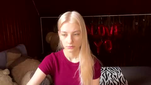 Snapshot of janicesivertsen chatting on July 2026 08:10:01 AM Elsa online show from July 2026 08:10:01 AM