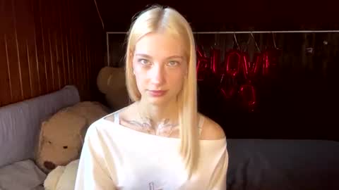 Snapshot of janicesivertsen chatting on July 2026 08:07:01 AM Elsa online show from July 2026 08:07:01 AM