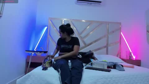 Janna online show from November 2025 03:41:01 AM