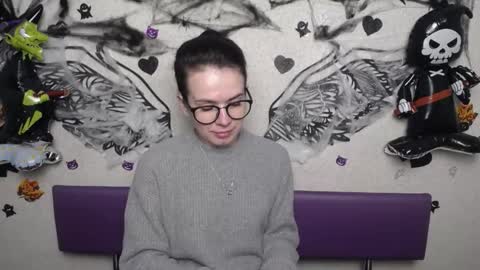 JasmineKouch online show from October 2025 05:45:02 PM