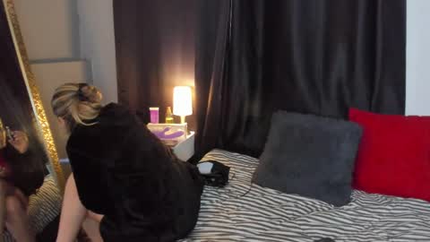 jason_isabella online show from June 2026 07:03:02 PM