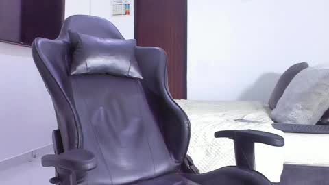 JBrooksXx online show from February 2025 01:25:02 AM