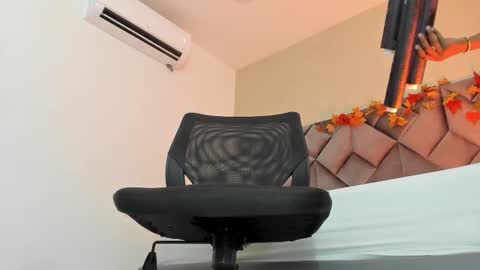 jax black online show from October 2025 12:03:01 PM