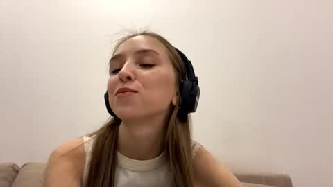 Isabella Rose online show from March 2026 02:12:02 PM