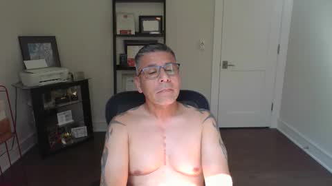 Snapshot of jc1971 chatting on May 2026 03:19:01 PM jc1971 online show from May 2026 03:19:01 PM