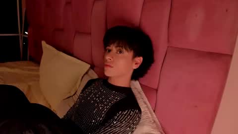 J E A N online show from December 2024 06:02:02 AM