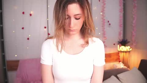 Snapshot of jeanetterudnitski chatting on May 2026 04:19:02 AM Hello im Mary 3 online show from May 2026 04:19:02 AM