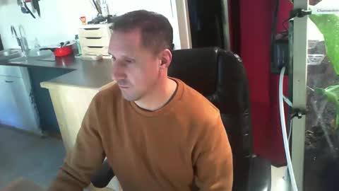 Snapshot of jef74700 chatting on December 2024 12:57:02 PM Jrme online show from December 2024 12:57:02 PM