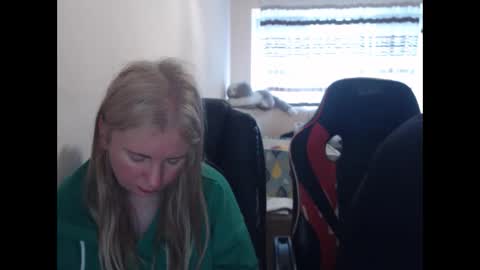 JenisAndPeter online show from April 2026 05:25:02 AM