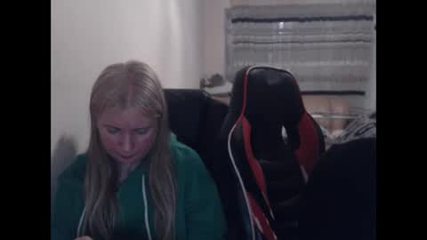 JenisAndPeter online show from April 2026 05:28:01 PM