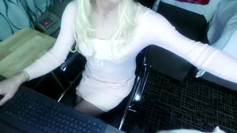 Snapshot of jennacd4life chatting on December 2024 03:26:02 AM Jenna Cross online show from December 2024 03:26:02 AM