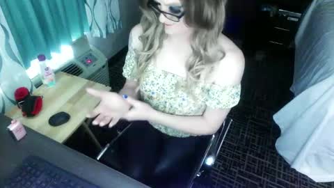 Snapshot of jennacd4life chatting on January 2025 05:56:02 PM Jenna Cross online show from January 2025 05:56:02 PM