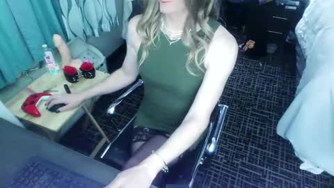 Snapshot of jennacd4life chatting on February 2025 02:53:01 AM Jenna Cross online show from February 2025 02:53:01 AM