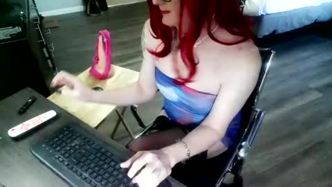 Snapshot of jennacd4life chatting on March 2025 08:42:01 PM Jenna Cross online show from March 2025 08:42:01 PM