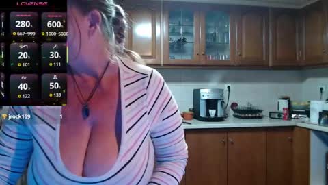 Snapshot of jennadeluxe chatting on April 2026 04:53:02 PM Jenna online show from April 2026 04:53:02 PM