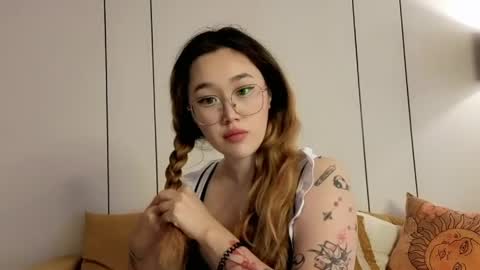 Snapshot of jennatyan chatting on May 2026 04:19:02 AM JENNA online show from May 2026 04:19:02 AM