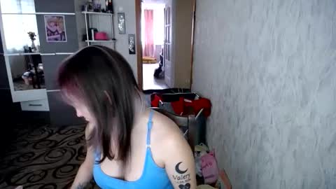 jenniedeparis online show from November 2025 10:28:02 AM