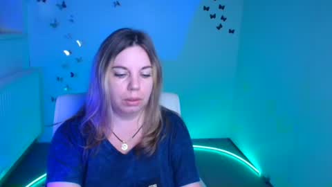 Jennifer online show from September 2025 05:45:02 AM