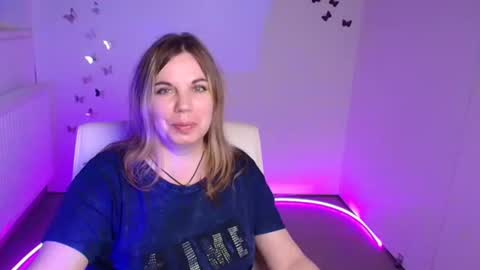 Jennifer online show from October 2025 07:00:01 PM