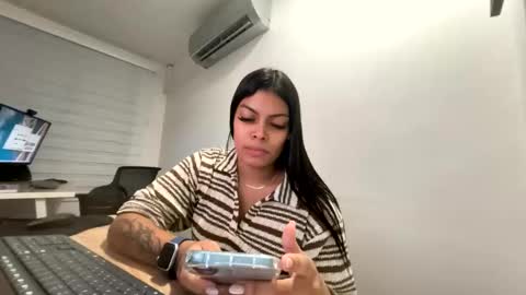 Jenn 3 online show from October 2025 05:42:02 AM