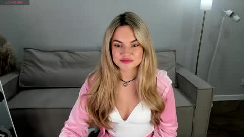 Snapshot of jennifer_perezz chatting on June 2026 05:15:02 PM Jennifer Perezz online show from June 2026 05:15:02 PM
