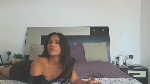 Jenn online show from October 2025 05:37:01 PM