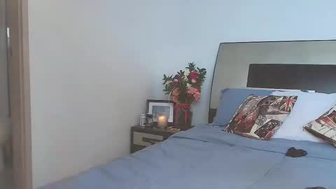 Jenn online show from November 2025 06:32:01 PM