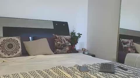 Jenn online show from January 2026 06:00:02 PM