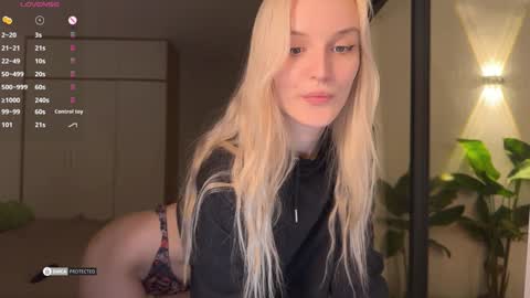 Snapshot of jennytime chatting on December 2024 04:28:01 PM Jen online show from December 2024 04:28:01 PM