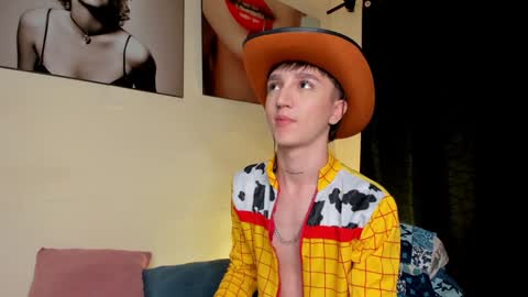 Snapshot of jeremy_salvatore_ chatting on January 2025 06:01:02 AM jero independent model online show from January 2025 06:01:02 AM