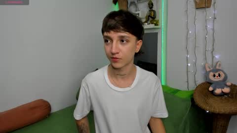 jero independent model online show from December 2025 01:22:02 AM