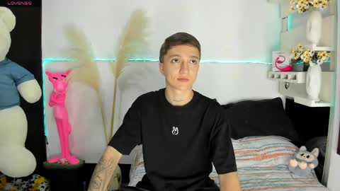 Snapshot of jeremy_salvatore_ chatting on May 2026 11:43:01 PM jero independent model online show from May 2026 11:43:01 PM