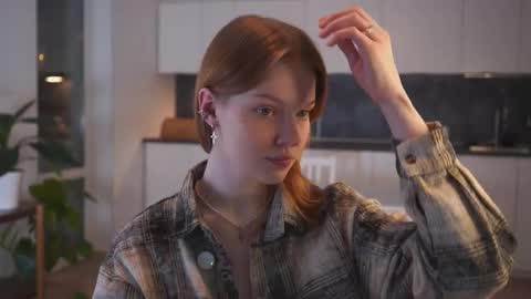 Molly online show from December 2025 03:05:01 PM