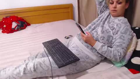 jessiestar3 online show from October 2025 02:47:02 PM