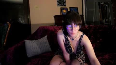 Snapshot of jessystrings chatting on May 2026 03:48:01 AM jessystrings online show from May 2026 03:48:01 AM