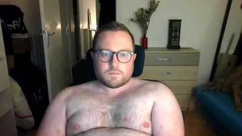 jeuneloup92 online show from December 2025 05:07:01 PM