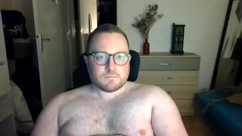 jeuneloup92 online show from January 2026 05:27:01 PM