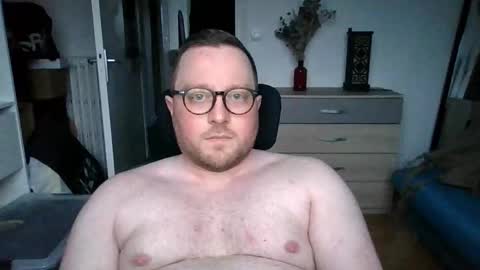 jeuneloup92 online show from February 2026 04:57:01 PM