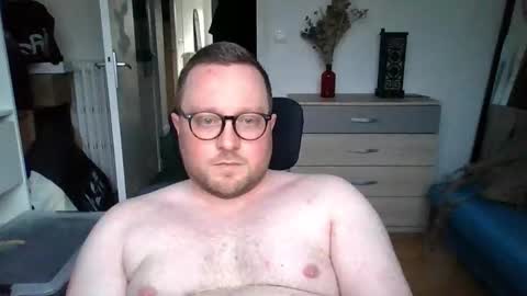 jeuneloup92 online show from February 2026 04:58:02 PM