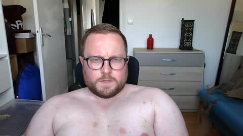 jeuneloup92 online show from May 2026 03:42:01 PM