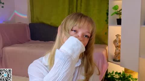 Gwen online show from April 2026 08:23:01 PM