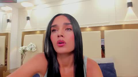 Jhoana  online show from October 2025 03:13:01 PM