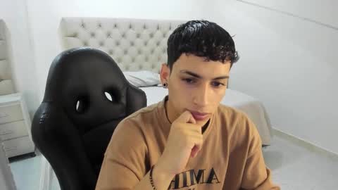 jhoanleandro online show from October 2025 04:35:02 AM