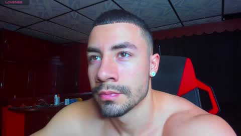 Jhojan Strong  online show from December 2024 10:05:01 PM