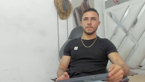 Snapshot of jhonny_flames7 chatting on February 2025 03:57:02 AM jhonny online show from February 2025 03:57:02 AM